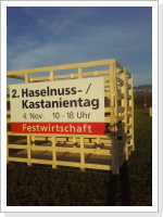 Werbung für Haselnuss- und Kastanientag. Werbung für Haselnuss- und Kastanientag.